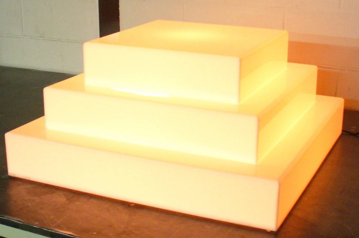 Barpyramide mit farbiger LED Beleuchtung 